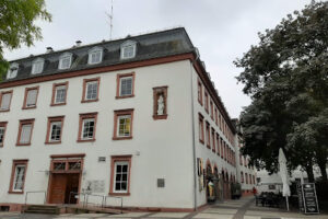 Herr Dr. med. Peter Wöhrlin – Mainz